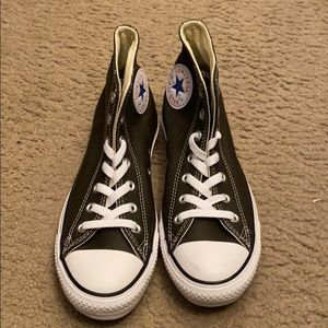 Converse All Star Leather Sz 6 Men Sz 8 Women